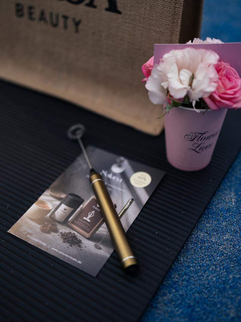 Ritual Mixer und Geschenke in einem Goodie Bag